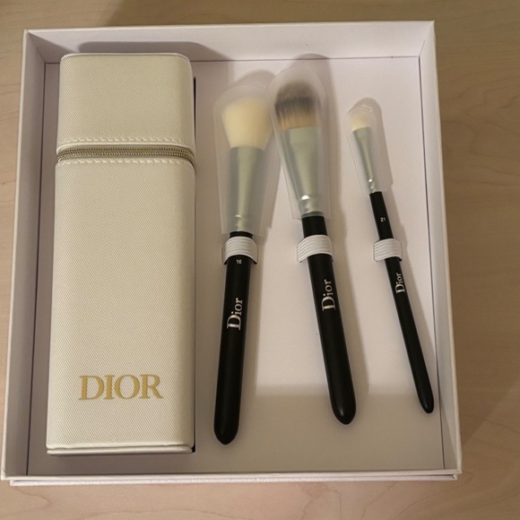 New Dior Make-Up 3 Pice Brush Set w/ Dior Ivory Makeup Case w/ Dior White Box - Picture 5 of 6